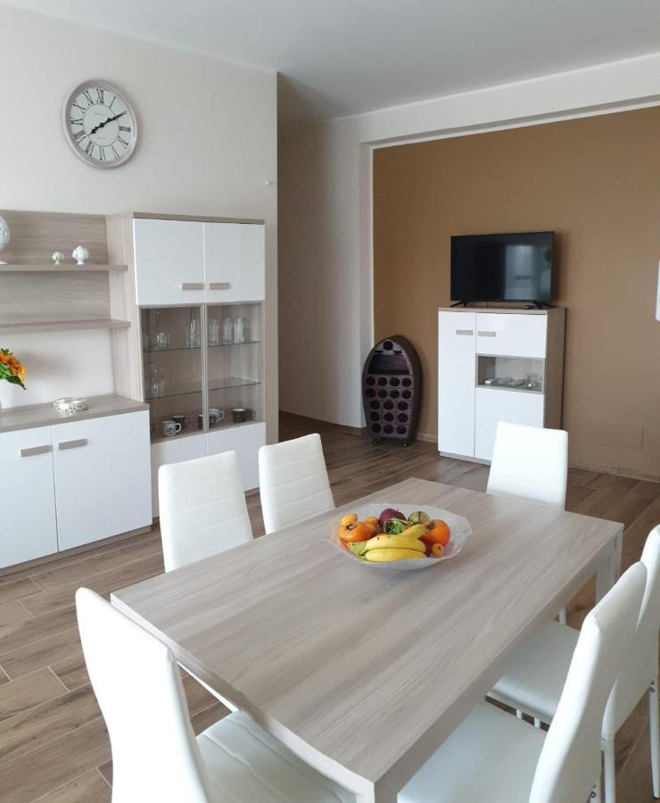 מונופולי Guesthouse Fino'S Family מראה חיצוני תמונה